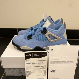 Jordan 4 uneversity blue  - Säljer ett par Jordan 4 "Uneversity Blue" storlek 42. Endast använda 1 gång och är i väldigt bra skick men säljer dessa eftersom jag inte har någon användning av dem. Pris: 4799. Skriv till mig för fler bilder eller om du är intresserad. //Isak malvius