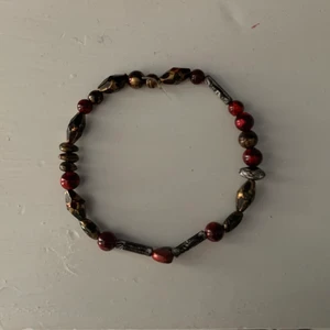 Armband🥀♣️💫 - Armbandet passar alla eftersom tråden är ”stretchig”♣️🥀💫