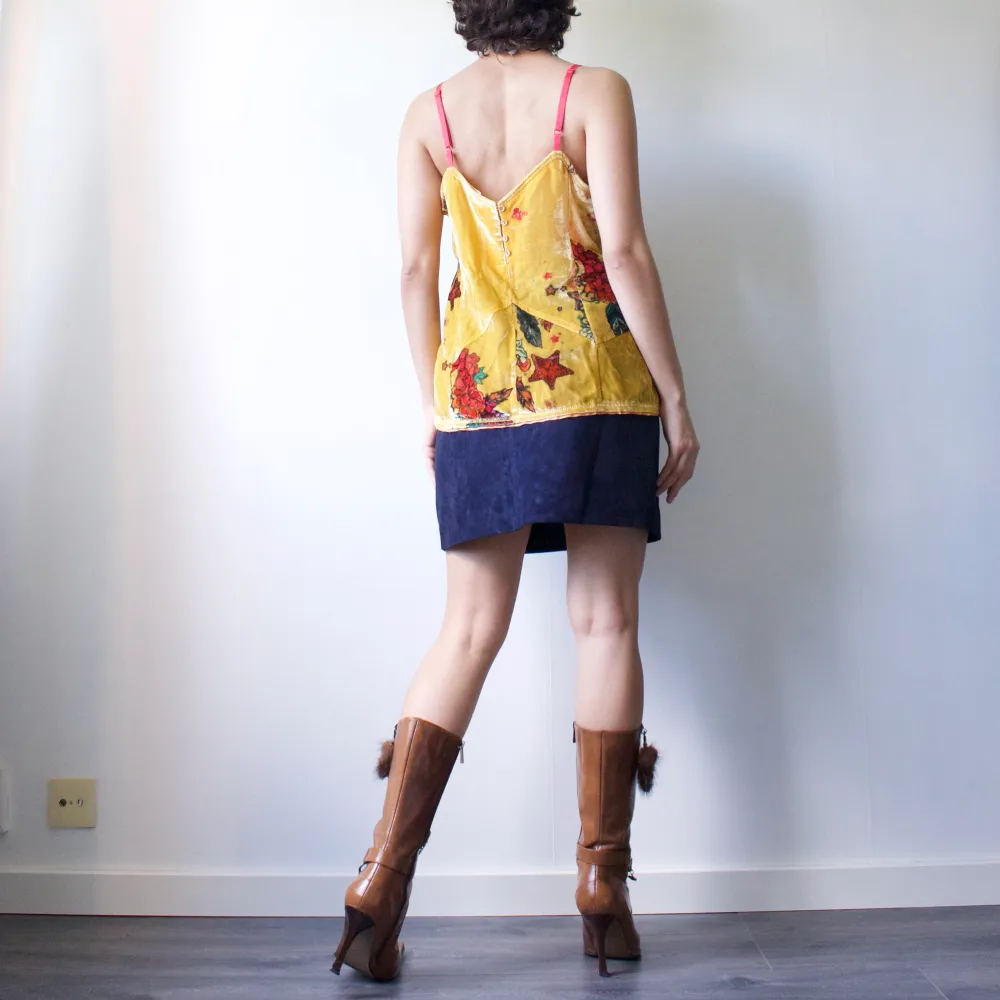 • AS NEW! BEAUTIFUL YELLOW VELVET RED FLOWER PRINTED CAMISOLE TOP WITH PINK SHOULDER STRAPS  • SIZE - L/ EU 40/42 / US 12/ UK 16 • BRAND - Odd Molly • MATERIAL - 75% viscose, 25% polyamide. Toppar.