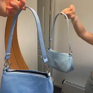 Säljer nu min väldigt söta blåa handväska från Ginatricot för har liknande🤍 den är i modellen Nora. Tror inte den går att köpa längre (syns på sista bild) använd fåtal gånger nypris 300:-