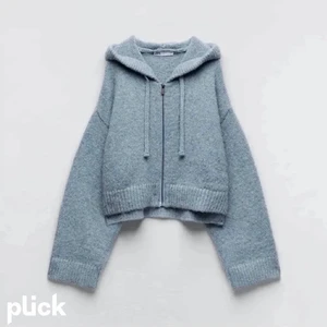 Stickad tröja  - Säljer min slutsålda stickade zip hoodie från zara ❤️