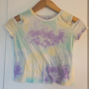 T-shirt från Hollister - Axellös T-shirt från Hoillister, i använt skick!🥰 Storlek: S