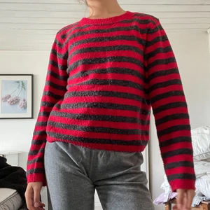 Randig tröja  - En supermjuk randig röd tröja! ❤️