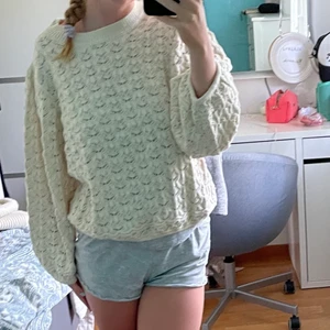 Stickad tröja från Lindex  - Super gullig stickad tröja med prislapp kvar, så den är aldrig använd❤️❤️