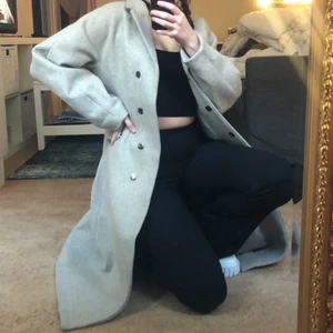 Beige kappa  - Beige kappa stroke small, helt oanvänd. Inte riktigt säsong för den ännu, passar till hösten/vintern 🫶
