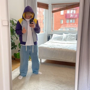 Retro Nike Jacka - Tunn Nike vindjacka med retro/vintage känsla. Köpt på Second hand, väldigt bra skick. Storlek L