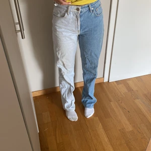 Tvåfärgade jeans - Säljer dessa skitcoola tvåfärgade jeansen från Pull&bear 