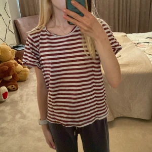 Randig t shirt  - Snygg randig t-shirt i stl S❤️ som ny  TRYCK INTE PÅ KÖP DIREKT 