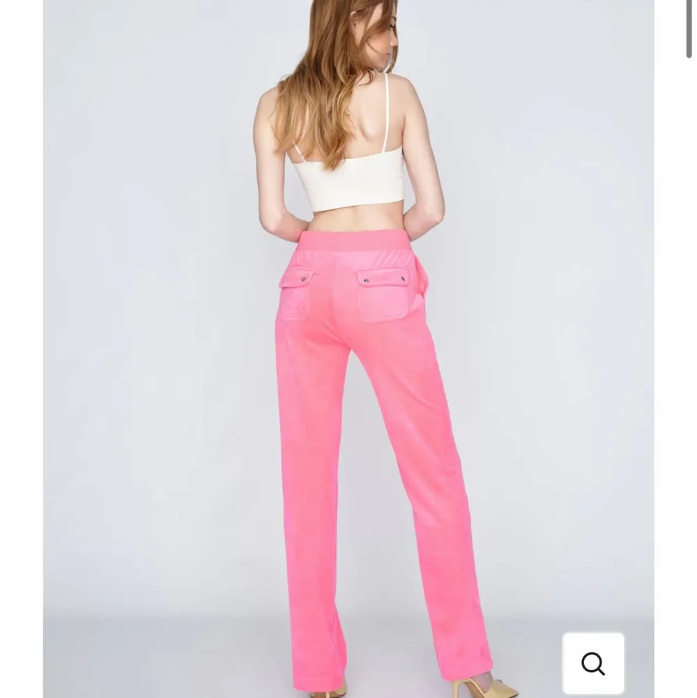 Hej jag söker ett par rosa juicy byxor i storlek xs Max 800kr. Jeans & Byxor.