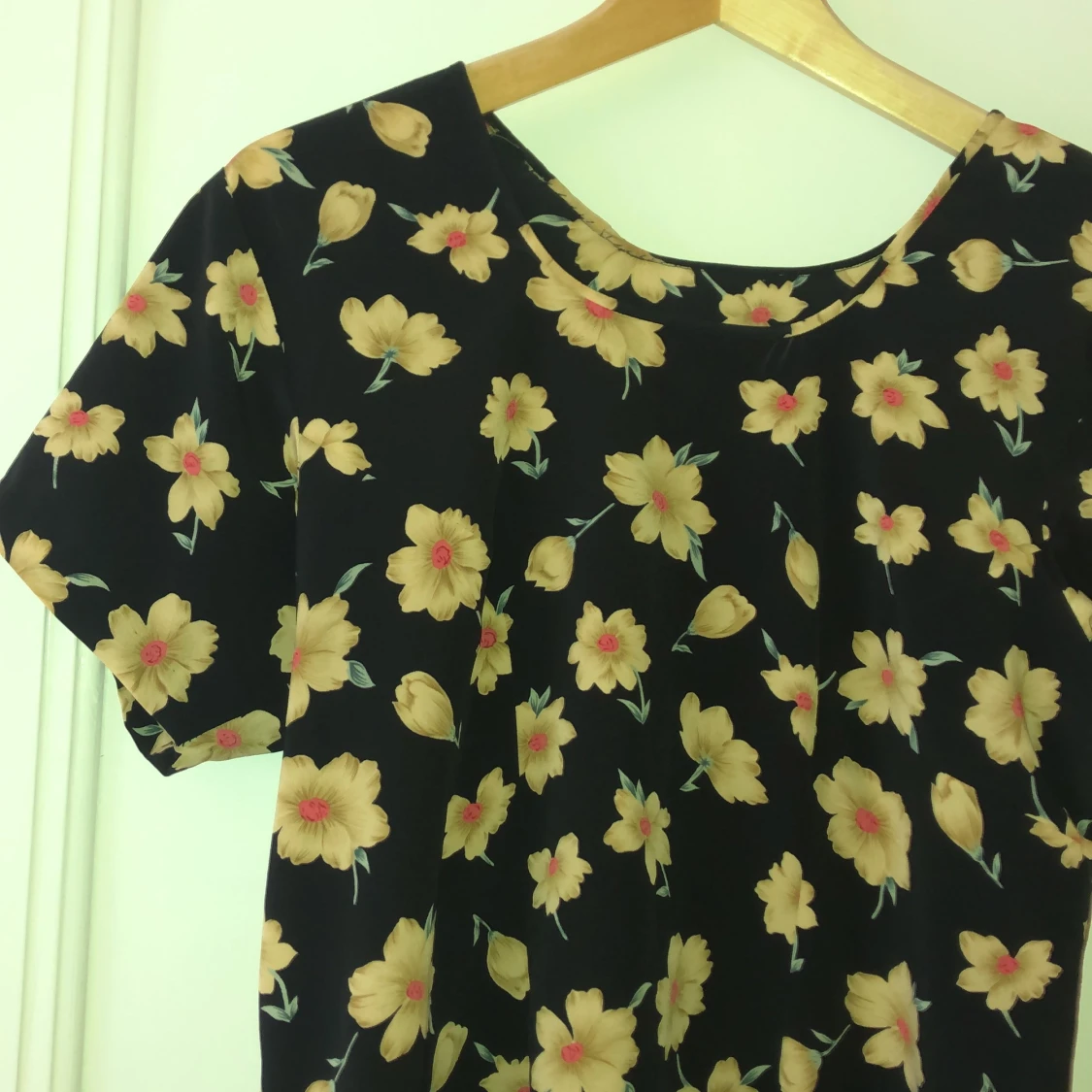 Blommig klänning från Beyond Retro, vintage - 90