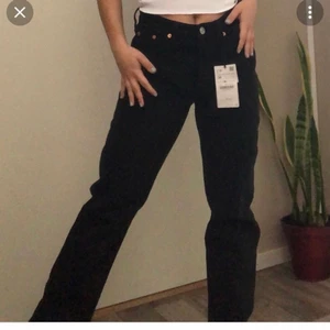Zara jeans  - Säljer dessa jeansen från zara då dom inte passar mig💕köparen står för frakten!💕