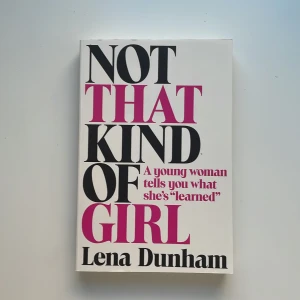 Book - Not that kind of girl av Lena Dunham. Helt oläst i pocket format. Skriv om du har några frågor! 
