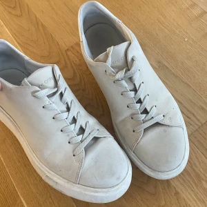 Marc O’ Polo sneakers - Snygga och bekväma sneakers från Marc O’ Polo i modellen ”Cora”. Skorna av varsamt använda och kommer i fint skick! Nypris 1695kr. Säljer för 500kr+fraktkostnad😊