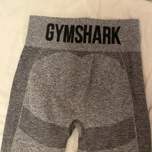 Gymshark tights - Gymshark tights flex i grå. Helt oanvända endast provade. Köparen står för frakten 