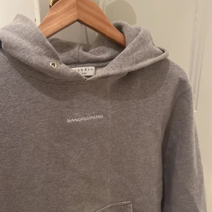 Sandro hoodie - Står ej storlek, men antar small/medium. Köpt för ca 2400kr