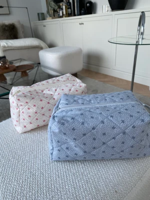 Handgjorda nessesärer, välj tyg själv - Handgjorda nessesärer av mig själv. Välj mellan de tyger jag har och välj över storlek. Liten mellan eller stor. Liten= 189  mellan= 259kr stor=299kr(exklusive frakt) 