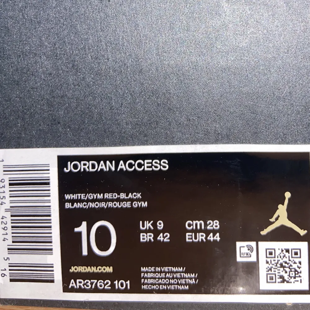Säljer dessa Jordan access. Skick, helt nya. Köpte i USA, till min bror men var fel storlek. Kvitto finns.. Skor.