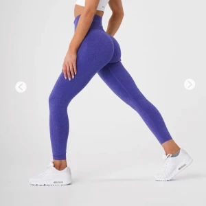 Nvgtn nv seamless leggings - Nvgtn NV seamless leggings i electric blue. Strlk M. Använda 1ggn. Nypris 600kr, säljer för 450. Betalning via swish, frakt tillkommer.
