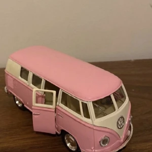 Helt ny Volkswagen bil! - Helt ny Volkswagen modellbil i rosa!