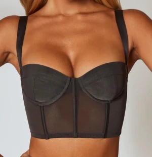 Corset top  - En snygg och festlig corset topp från ”Oh Polly” ✨ Aldrig använd. Storlek: UK 6 (motsvarar storlek 34). 