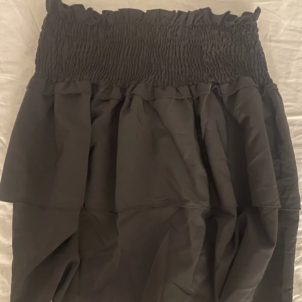 Säljer denna söta kjol, aldrig använd! Väldigt stretchigt material! Kan mötas upp i Jönköping eller frakta, köparen står för frakten💕. Kjolar.