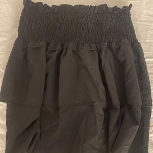 Säljer denna söta kjol, aldrig använd! Väldigt stretchigt material! Kan mötas upp i Jönköping eller frakta, köparen står för frakten💕