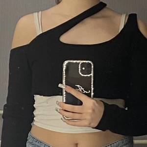 Topp - Endast den svarta som säljs