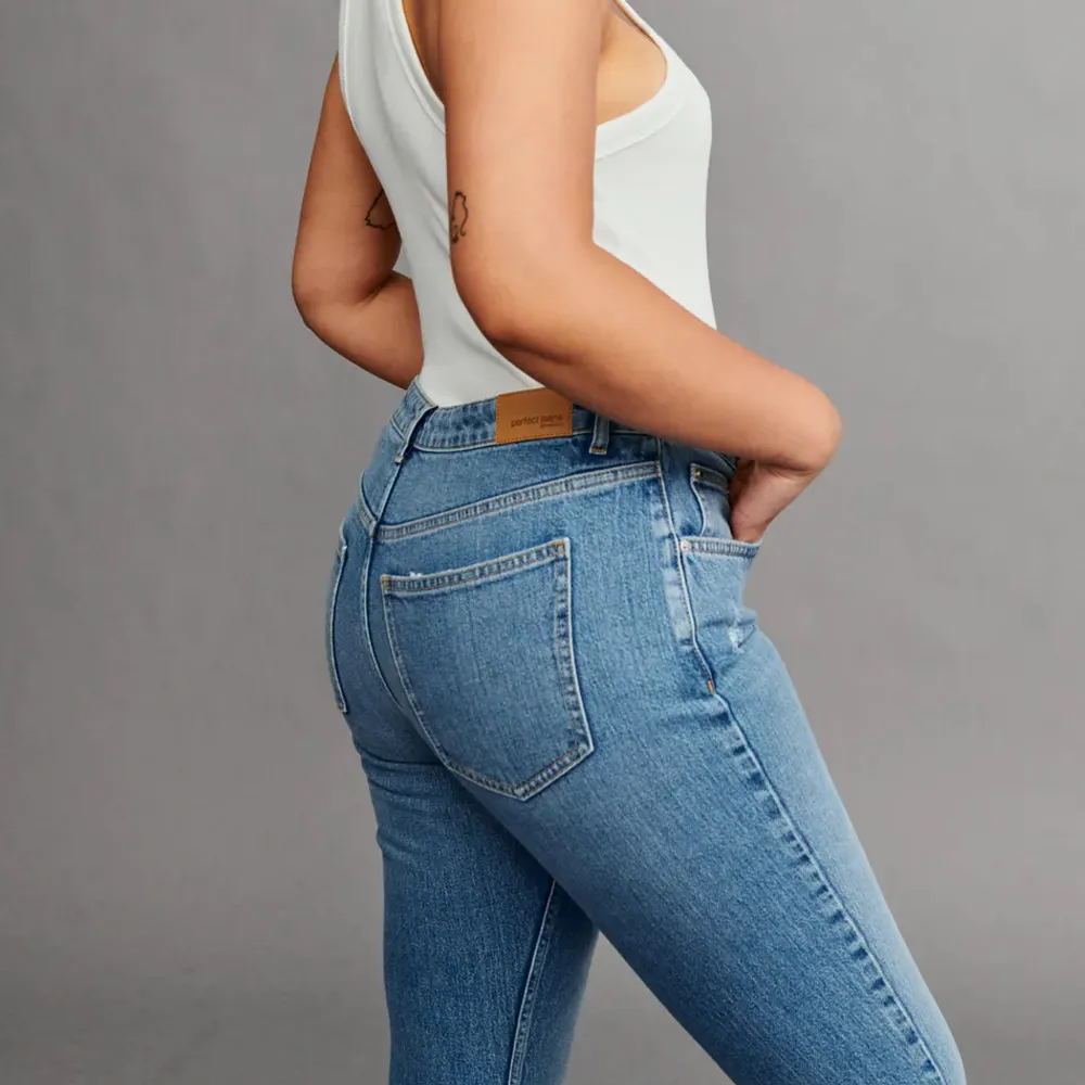 Säljer dessa ginatricot jeans då dem ej passar. Knappt använda. Nypris 500kr. Jeans & Byxor.