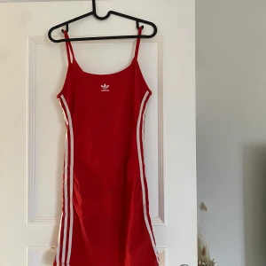 Klänning  - Fin klänning från adidas 
