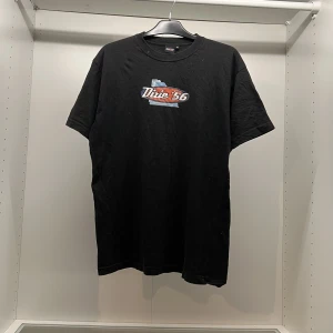 vintage tröja med dixie tryck - Svart tröja med är i bra kvalité