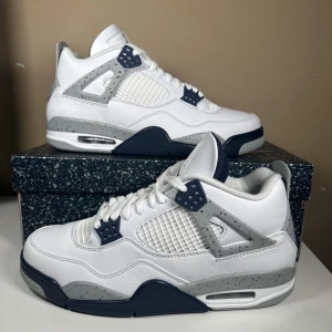 Jordan 4 - Jordan 4, ALLA storlekar och ALLA färger/modeller. Gratis leverans på 2-4 veckor! Hör av dig om du har frågor