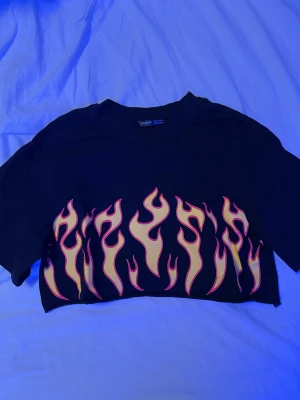 magtröja  - säljer denna tröjan då jag har använt den 2-3 gånger.  kan frakta. men köparen står för frakten! 