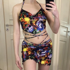 Set - Set med topp och kjol från dollskill i storlek s. Använd enstaka tillfällen så i mycket bra skick. Säljer för 200 kr plus frakt. 💖