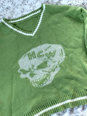 Sweatshirt - Super cool tröja, köpte för ett bra tag sedan men den har inte blivit använd så ofta☺️