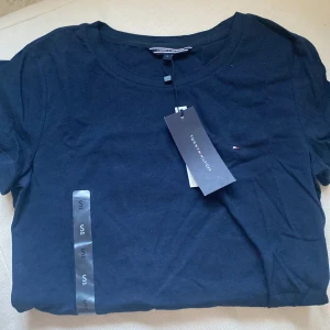 Oanvänd t-shirt - Oanvänd, perfekt skick. Figursydd