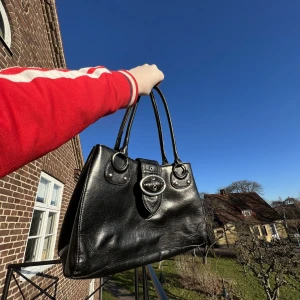 Söt väska  - Jätte fin väska i fake läder. 