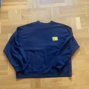 Balenciaga FBI sweatshirt, distressing and cracking of the print is intentional and part of the design. Fits boxy can fit M & L depending of prefered silhouette.