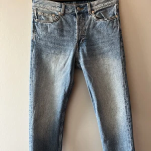 Arket jeans  - Jeans från arket - regular cropped W:28  Kan skicka fler bilder.