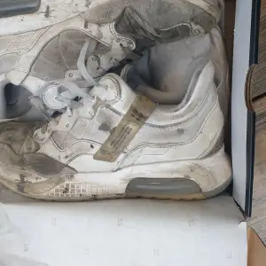 A farely good pair of  puma sports shoes
