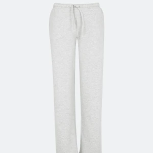 Mjukisbyxor  - Säljer dessa mjukisbyxor från bikbok, endast testade!💓 köparen står för frakten! Skriv för egna bilder. 