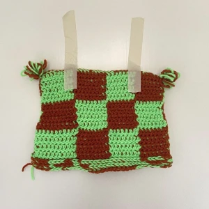 Lodjursmössa - Custommade virkad mössa i neongrön och orange med lodjurstoffsar :>