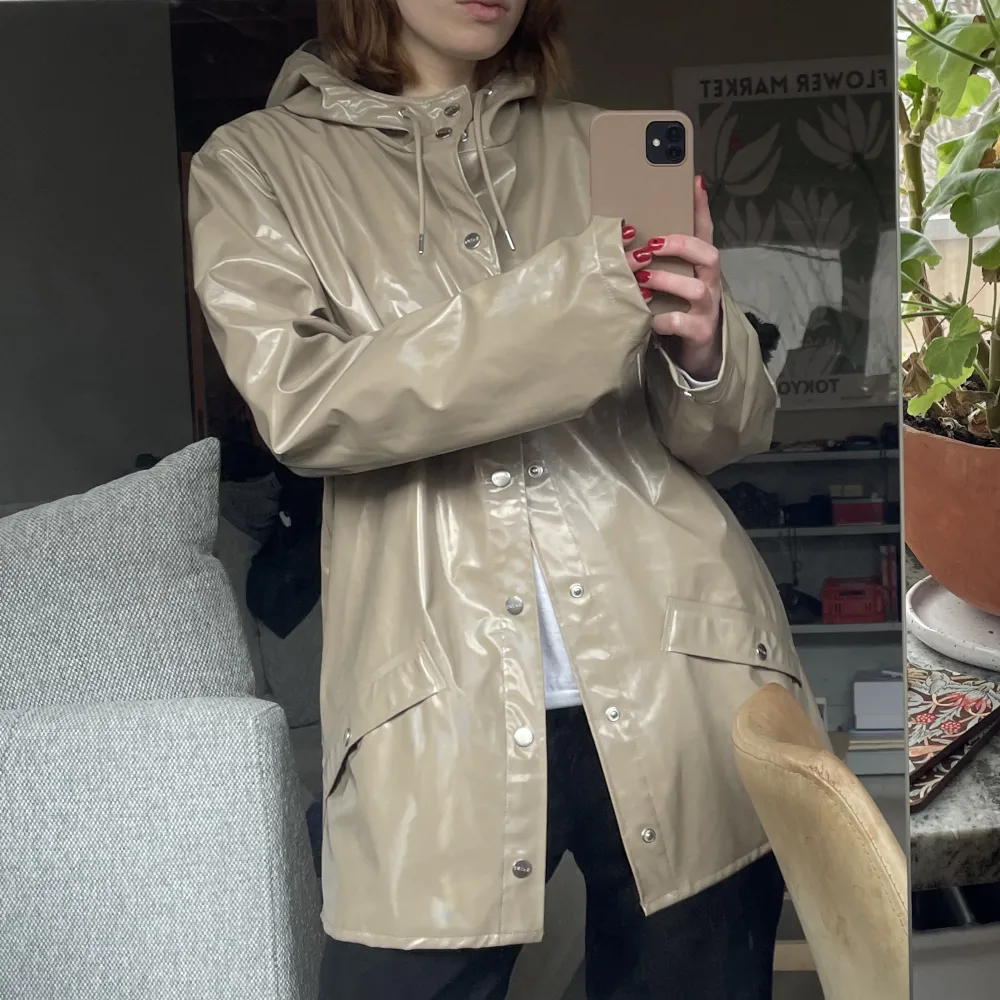 Condition as new! Cute beige raincoat that has a bit of a rainbow glow in daylight ⭐️ . Jackor.