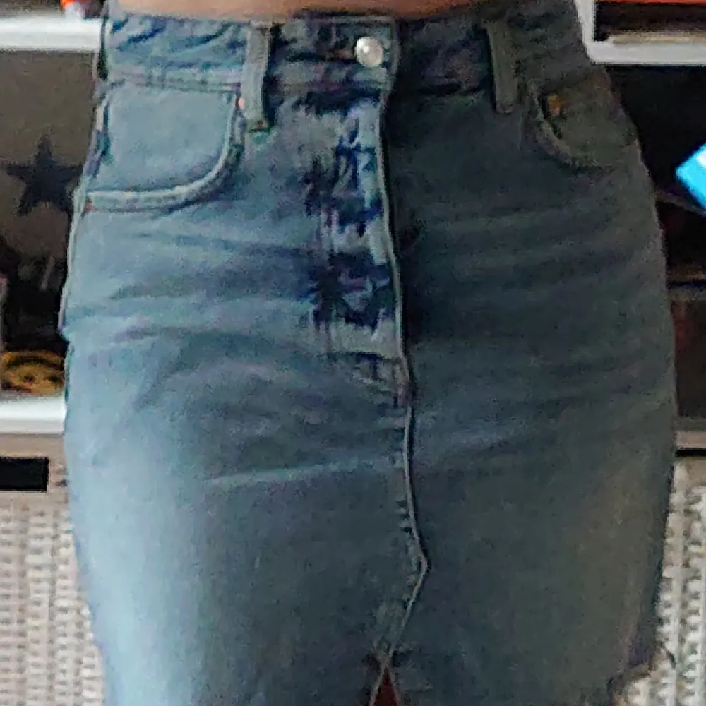 Snygg jeans kjol från Gina Tricot. Aldrig använt, så är i bra skick.. Kjolar.