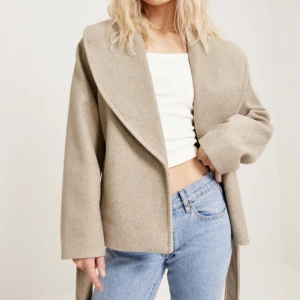 kappa vero moda - intressekoll på min superfina kappa ifrån vero moda, storlek s. slutsåld överallt. 