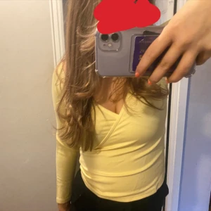 Ny nakd tröja - Säljer nu en helt ny nakd. Med prislapp på. Super söt och perfekt nu till våren. Skriv för frågor eller intressen.❤️