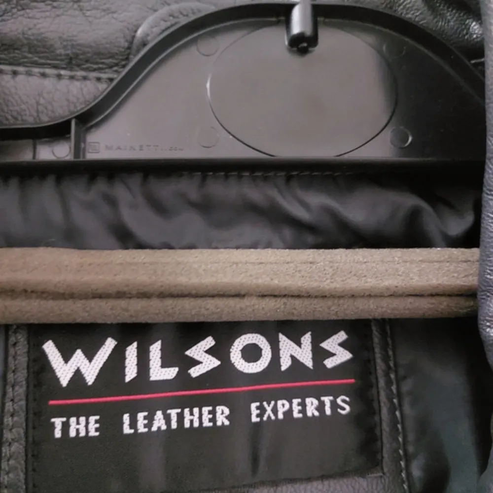 Läderjacka / skinnjacka från Wilsons i 100% äkta läder . Storlek Small / S vintage !  Skickar alltid spårbart💞endast via ”Köp nu”. Jackor.