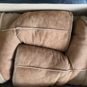 SHEPHERD  - Sjukt mjuka, varma och som nya. Har haft dom i sin låda i något år och har aldrig använt dom förutom 2 gånger. Nyskick och är äkta!  Kan posta men du står för frakt (66kr med spårning) 