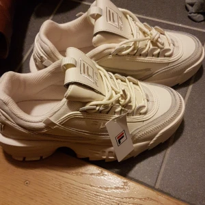 Helt nya Fila - Storlek 40 Aldrig använda 