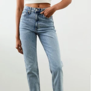 hm blå jeans - säljer dessa blå jeans som kostade runt 600 när jag köpte de och jag säljer för 150🤩