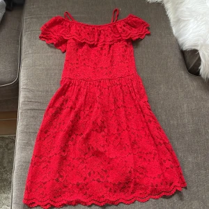 Klänning  - Din röd klänning från hm